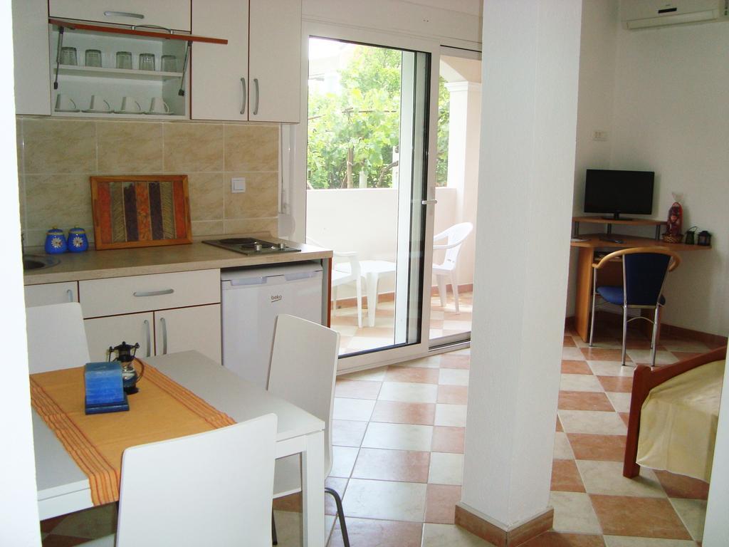 Apartments Rolovina Τίβατ Δωμάτιο φωτογραφία